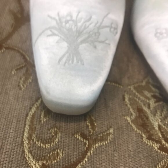Dye-Able White Embroidered Roses Satin Slingback, Formal Pump Dress Shoe Wedding - Picture 5 of 15